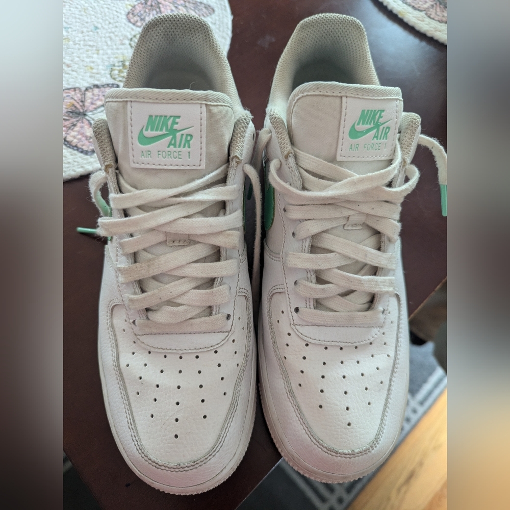 Women's Nike Air Force 1 White & Green Shoes SZ 9.5